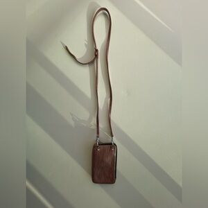 Bandolier Pebble Leather Extended Zip Phone